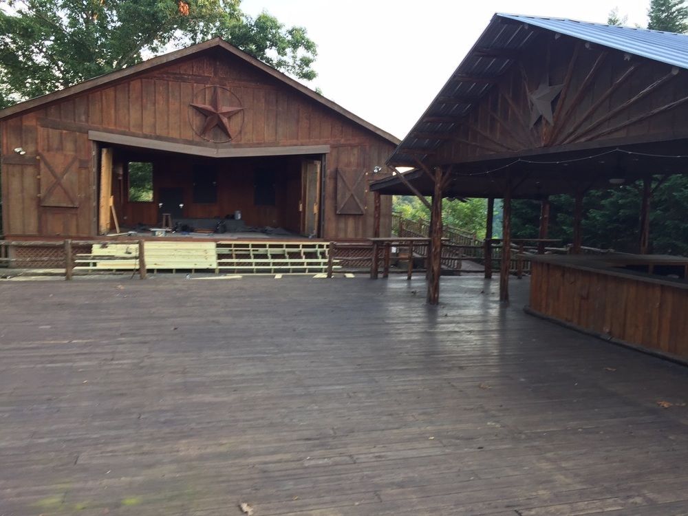 Convenience Store Lancaster : 7090 Dale Ridge Rd, Lancaster, TN 38569